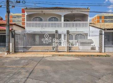 Casa · 288m² · 4 Quartos · 4 Vagas · Casa Ampla e Funcional com 4 Quartos, Suítes e Garagem para 4 Carros