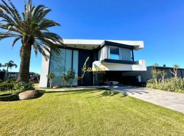 Casa · 500m² · 5 Quartos · 2 Vagas · Sobrado finamente mobiliado e decorado