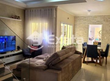Casa · 155m² · 3 Quartos · 4 Vagas · Linda casa com 3 Quartos a venda no Jardim Leocadia