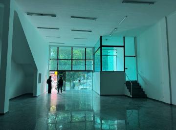 97d4b184e9496d1aef095829e32e8e1d40a4be34 · Amplo Ponto Comercial com um salão e Mezanino de 243m² - Espaço Grande e Iluminado.