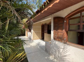 Casa de 3 quartos, Araucária · Casa de Esquina em Araucária 3 Quartos 1 suíte e Garagem para 3 vagas - 211 m²