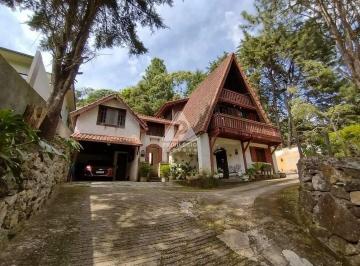 Casa · 137m² · 3 Quartos · 3 Vagas · Casa com 3 quartos estilo Chalé Alto Teresópolis