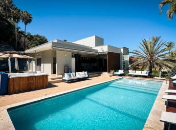 44406630_g.jpg ·
Casa de Alto Padrão à Venda, 824m² – Condomínio Estância Marambaia