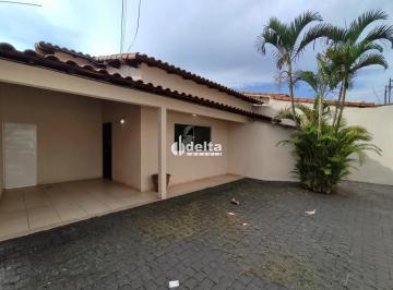 Casa · 92m² · 3 Quartos · 4 Vagas · Casa com 3 quartos, sendo 1 suíte disponível para locação no bairro Santa Mônica em Uberlândia-MG