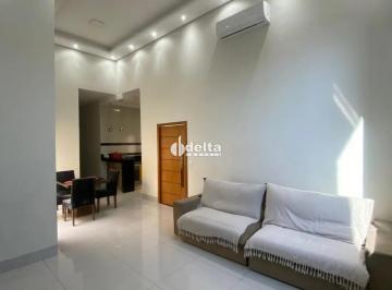 Casa · 250m² · 4 Quartos · 4 Vagas · Casa residencial com 4 quartos sendo 1 suíte disponível para venda no bairro Jardim Botânico em Uber