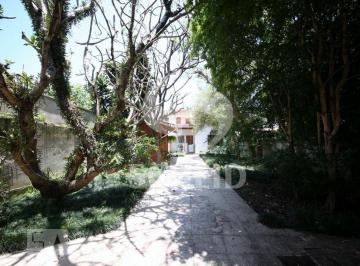Casa · 404m² · 4 Quartos · 2 Vagas · CASA  COM LINDO QUINTAL