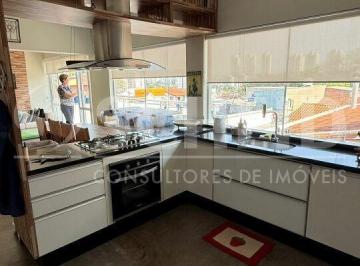 Casa · 257m² · 6 Quartos · 2 Vagas · Casa de Vila com 06 dormitórios, sendo 03 suítes, 02 vagas