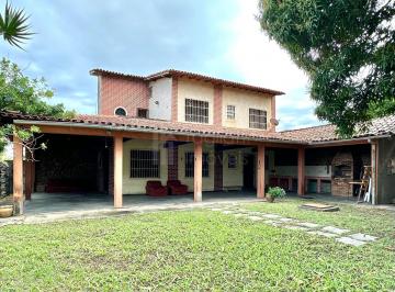 Casa · 200m² · 3 Quartos · 1 Vaga · Casa com 3 quartos no Coqueiral