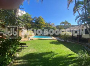 Casa · 724m² · 4 Quartos · 3 Vagas · Freguesia/ Jacarepaguá/ Linda casa de condomínio/ Linear/ 04 dormitórios/ 03 suí
