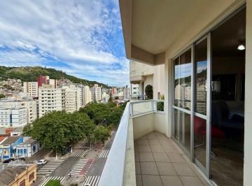 f9050a087dba5568f1a680028f6bf0663ad9f42e · Cobertura com Piscina e 3 quartos à venda no Centro de Florianópolis.