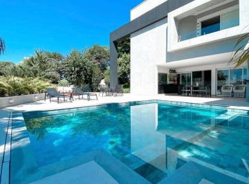 Casa · 530m² · 5 Quartos · 6 Vagas · Casa de alto padrão em condomínio fechado, com piscina ! confira!