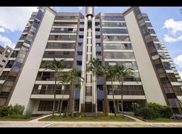 Apartamento de 4 quartos, Águas Claras · Res. Jandaia -243 metros 4 qts 2 suites 3vg Quadra 205 -Troca por apt de menor valor
