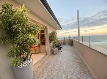 Apartamento de 3 quartos, Rio de Janeiro · Cobertura de frente pro mar em Copacabana.