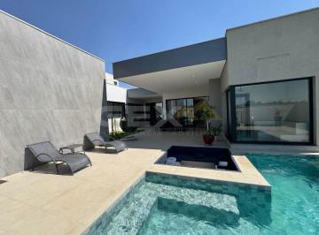 Casa · 300m² · 4 Quartos · 4 Vagas · Casa à Venda no Condomínio Vistadoro Aquaville, 4 quartos, 2 suítes e 4 vagas.