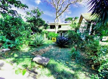 Foto 01 · Imperdível casa à venda em Armação de Búzios-RJ, 2 quartos, 1 suíte, 1 sala, 3 banheiros e 1 vaga de