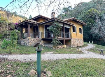 Casa , Gonçalves · UMA CASA DE CAMPO EM TERRENO COMPACTO À APENAS 4,5 KM DO CENTRO DE GONÇALVES MG