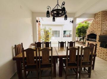 Casa · 200m² · 3 Quartos · 2 Vagas · Sobrado à venda no Vila Belmiro em Santos.