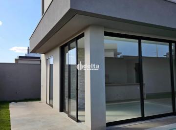 Casa · 398m² · 3 Quartos · 4 Vagas · Casa residencial com 3 suítes disponível para venda no bairro Gávea em Uberlândia-MG.