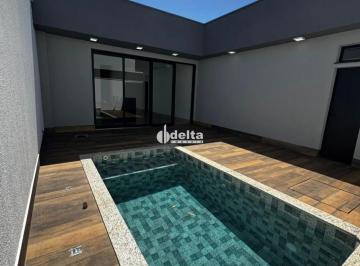 Casa · 336m² · 3 Quartos · 2 Vagas · Casa em condomínio com 3 quartos disponível para venda no bairro Novo Mundo em Uberlândia-MG.