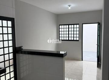 Casa · 100m² · 2 Quartos · 2 Vagas · Casa residencial com 2 quartos disponível para venda no bairro Shopping Park em Uberlândia-MG.