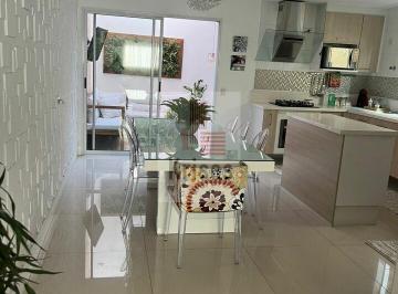 Casa · 114m² · 3 Quartos · 2 Vagas · Sobrado Reformado à Venda em Osasco!
