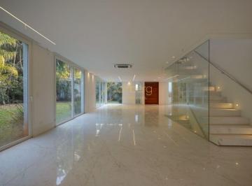 Casa · 525m² · 4 Quartos · 6 Vagas · Granja Julieta. Casa Nova em Condominio de Alto Padrão  Nunca habitada ,4 suites