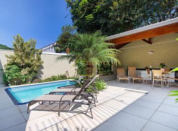 Casa · 370m² · 3 Quartos · 6 Vagas · Casa reformada com piscina e churrasqueira no Alto da Boa Vista.