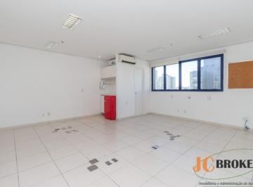 Comercial · 32m² · 1 Vaga · Conjunto comercial com 32m², 1 vaga de garagem