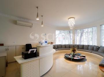 Comercial · 440m² · 3 Vagas · Casa Comercial á Venda em Moema com 440m², 3 vagas.