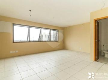 Comercial · 32m² · Salas à venda em Praia de belas - RS