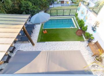 Casa · 232m² · 4 Quartos · 2 Vagas · Casa em condomínio com 4 quartos, 3 suítes, 2 Vagas de 232m² em Cotia/SP.