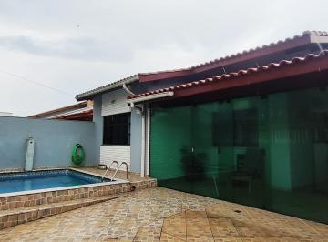 Casa de 3 quartos, Peruíbe · CASA COM PISCINA A 40 M DA PRAIA EM PERUIBE