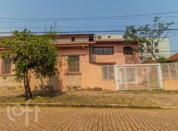 https:__pui.loft.com.br_listings_7707d961-13ef-48c5-b4b9-f6107ad5a0dd_photos_a5ea1c5d?preset=desktop · Casa à venda em Medianeira com 438 m², 4 quartos, 2 vagas