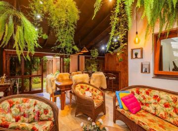 https:__pui.loft.com.br_listings_64acbf34-cc02-4f45-b836-5271e15af18a_photos_ed76f8a9?preset=desktop · Casa à venda em Cristal com 385 m², 3 quartos, 3 suítes, 4 vagas