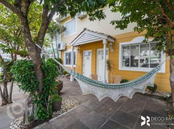 https:__pui.loft.com.br_listings_00df4c8a-1e84-409b-932f-fee18617b2d4_photos_dcd86d51?preset=desktop · Casa à venda em Sarandi com 150 m², 4 quartos, 3 vagas