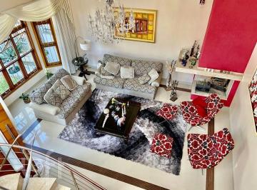 https:__pui.loft.com.br_listings_d648b8be-d4bb-4286-a539-b309019aa81f_photos_a48a4088?preset=desktop · Casa à venda em Partenon com 305 m², 5 quartos, 1 suíte, 4 vagas