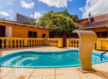 https:__pui.loft.com.br_listings_94ea26d4-2aef-4278-98a2-b11800b81ed9_photos_54988363?preset=desktop · Casa à venda em Jardim Botânico com 194 m², 2 quartos, 1 suíte, 2 vagas