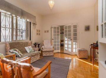 https:__pui.loft.com.br_listings_bfb499fe-5ad8-45ed-91fe-75865749a6eb_photos_298f7689?preset=desktop · Casa à venda em Petrópolis com 355 m², 3 quartos, 1 suíte, 5 vagas