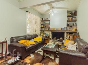 https:__pui.loft.com.br_listings_26f02339-87eb-4e1e-8aba-2a3599e05b71_photos_19dec1be?preset=desktop · Casa à venda em Petrópolis com 150 m², 4 quartos, 1 suíte, 1 vaga