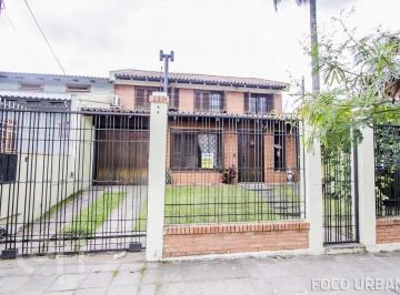 https:__pui.loft.com.br_listings_7f4360cf-0c5e-4353-a5df-0c846674fad1_photos_d609c6ed?preset=desktop · Casa à venda em Jardim do Salso com 300 m², 6 quartos, 1 suíte, 4 vagas