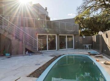https:__pui.loft.com.br_listings_b204eafb-3a7e-4711-9603-4a636949f701_photos_a1c405a5?preset=desktop · Casa à venda em Agronomia com 600 m², 4 quartos, 3 suítes, 5 vagas