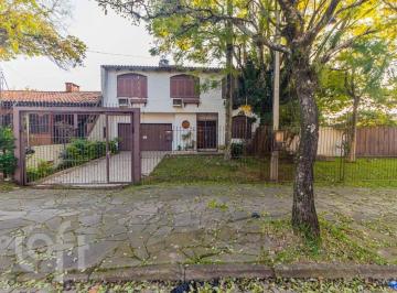 https:__pui.loft.com.br_listings_5471d33f-e9d5-49bc-9fbb-39213f2231bc_photos_e8acfe5a?preset=desktop · Casa à venda em Cristal com 1155 m², 3 quartos, 1 suíte, 2 vagas