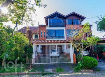 https:__pui.loft.com.br_listings_c6c0827b-0f51-4076-a2df-b54514657bf7_photos_ca515df2?preset=desktop · Casa à venda em Guarujá com 181 m², 3 quartos, 1 suíte, 2 vagas