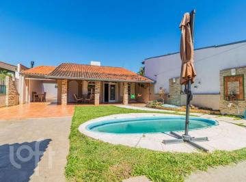 https:__pui.loft.com.br_listings_ccc1daef-753c-4113-9b37-169b5d29ef05_photos_39a8823a?preset=desktop · Casa à venda em Guarujá com 374 m², 4 quartos, 1 suíte, 8 vagas