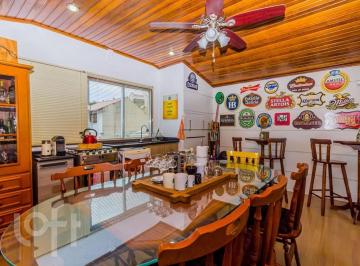 https:__pui.loft.com.br_listings_2a4603d2-b659-423d-8771-223150d860d4_photos_5f2ad25c?preset=desktop · Casa à venda em Petrópolis com 470 m², 7 quartos, 2 suítes, 6 vagas