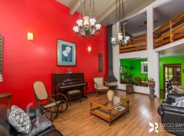https:__pui.loft.com.br_listings_7d1d7f70-5fe3-44bd-8478-f40a04d669d3_photos_1eaf554a?preset=desktop · Casa à venda em Santo Antônio com 300 m², 3 quartos, 1 suíte, 4 vagas