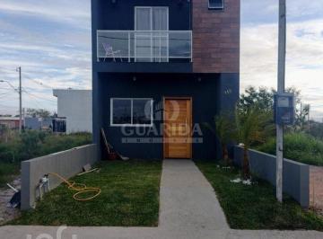 https:__pui.loft.com.br_listings_0a3df8b9-31c1-44bc-bd3a-8475435bd5fb_photos_0b8a600f?preset=desktop · Casa à venda em Hipica com 130 m², 3 quartos, 1 suíte, 2 vagas