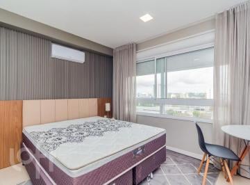 https:__pui.loft.com.br_listings_be51e602-dd95-4445-996c-05dcc57b259c_photos_75521505?preset=desktop · Apartamento à venda em Partenon com 26 m², 1 quarto, 1 vaga