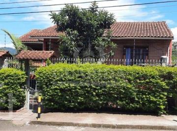 https:__pui.loft.com.br_listings_1bab5f78-e3eb-4900-870a-88d109313ea0_photos_7a276e4c?preset=desktop · Casa à venda em Nonoai com 181 m², 3 quartos, 2 vagas