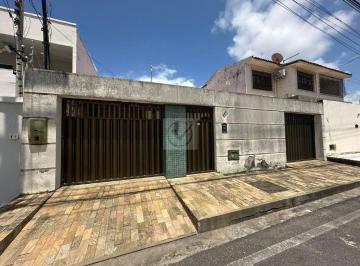 Casa · 300m² · 3 Quartos · 2 Vagas · Descubra o Lar dos Seus Sonhos na Farolândia!